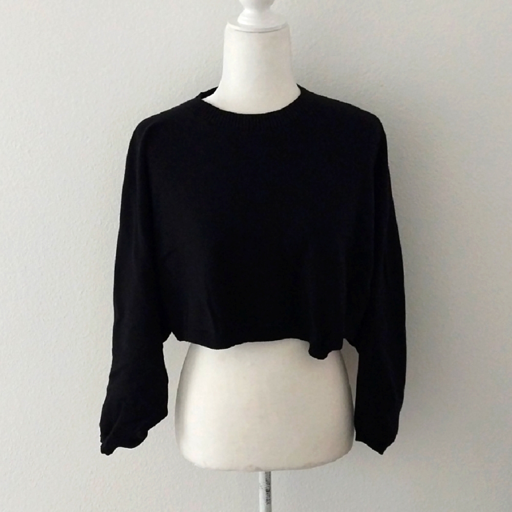 Prinxess Polly Black Soft And cozy Crewneck Cropped Sweater size XS/S